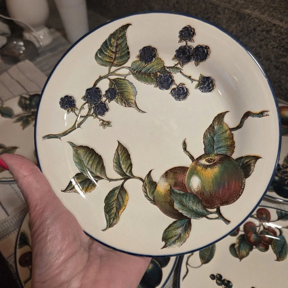 Pier 1 Macintosh Dinner & Salad Plate Set - Made in England - Angleterre